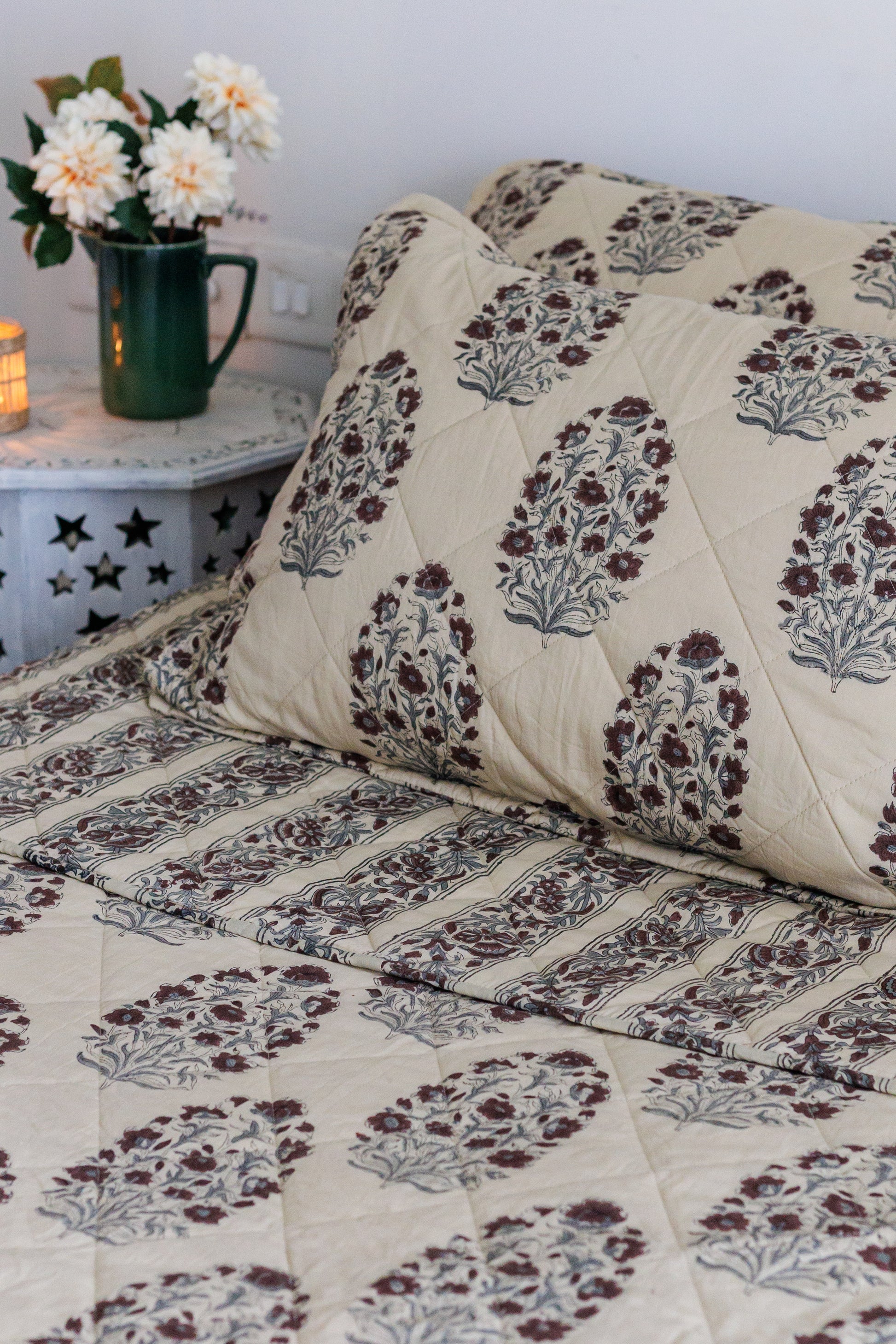 Quilted Bedcover in Cotton with pillows