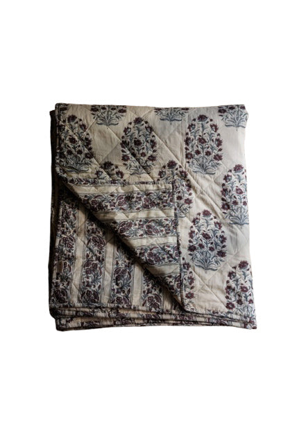 Quilted Bedcover in Cotton with pillows