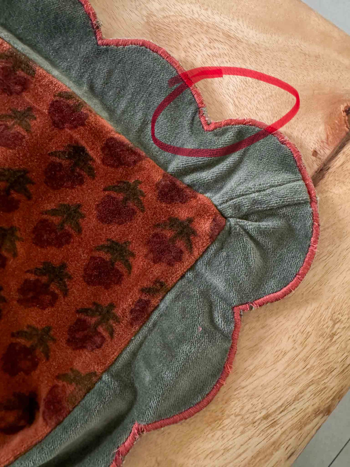 Scallop Cushion cover edge