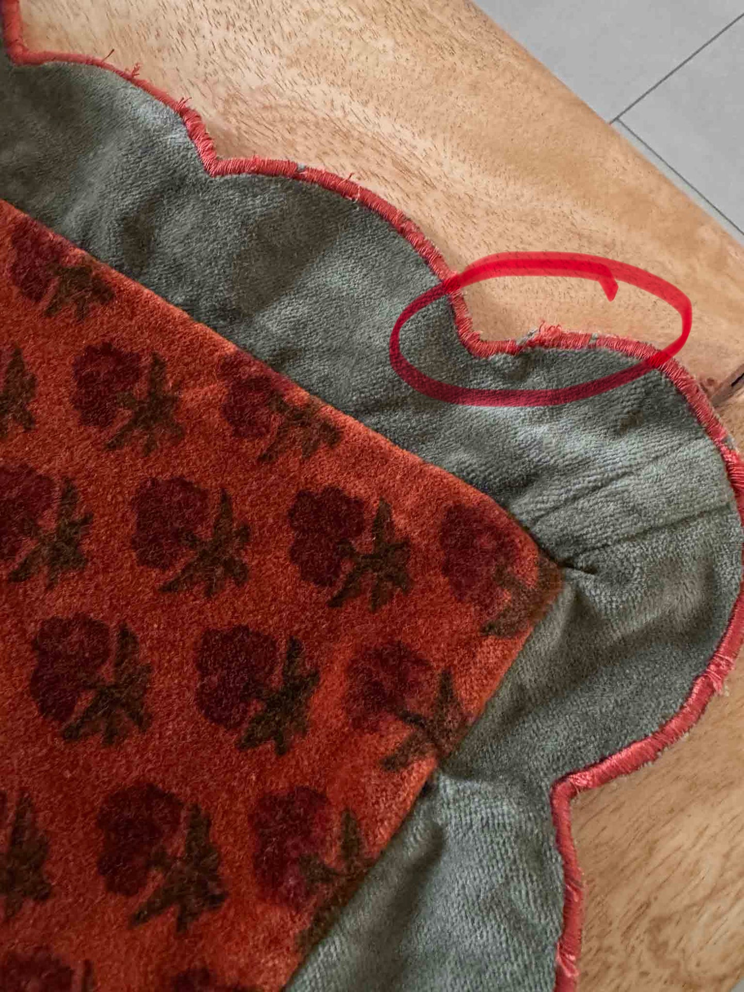 Scallop Cushion cover edge